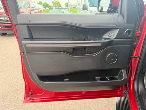 Used 2020 Ford Expedition Max XLT w/ Equipment Group 202A image 9