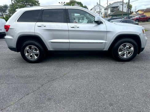 Used 2012 Jeep Grand Cherokee Laredo w/ Laredo E Group image 5