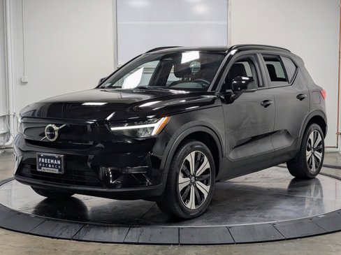 Used 2023 Volvo XC40 Recharge Core image 4