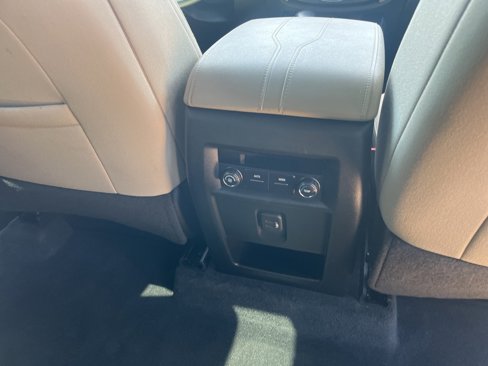 Used 2022 Chevrolet Traverse LT image 11