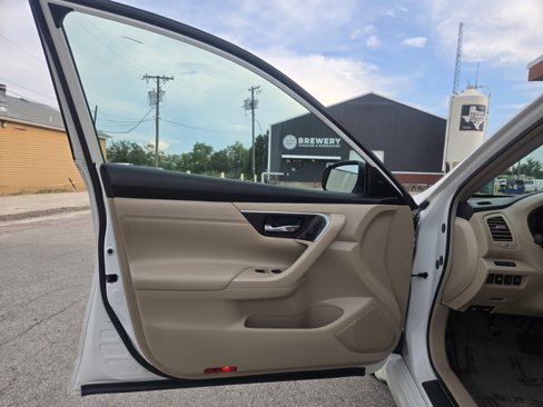 Used 2013 Nissan Altima 2.5 SL w/ Technology Pkg image 4