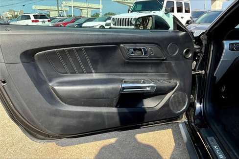 Used 2016 Ford Mustang Premium image 17