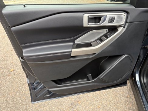 Used 2022 Ford Explorer Limited w/ Limited Technology Package image 13