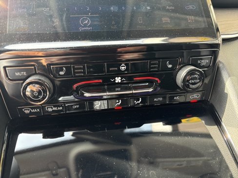 Used 2023 Jeep Grand Cherokee 4WD 4xe image 11