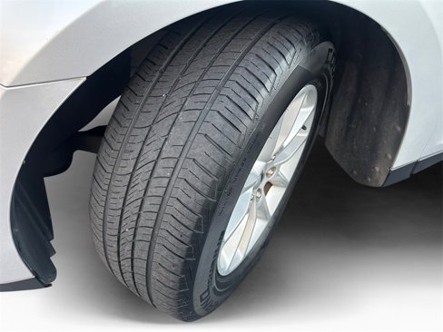 Used 2015 Ford Taurus SE image 9