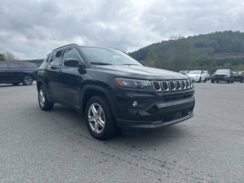 Used 2023 Jeep Compass Latitude image 7