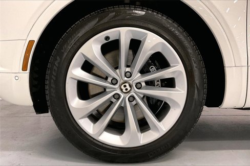 Used 2019 Bentley Bentayga image 17