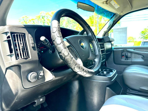Used 2014 Chevrolet Express 2500 image 11