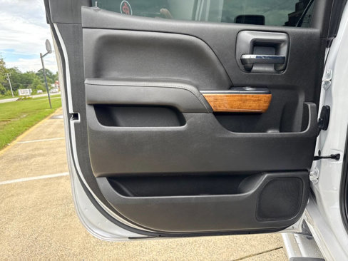 Used 2019 Chevrolet Silverado 2500 High Country w/ Duramax Plus Package image 17