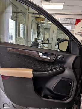 Used 2020 Ford Escape Titanium image 11