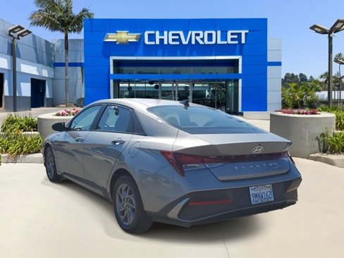 Used 2024 Hyundai Elantra SEL image 3