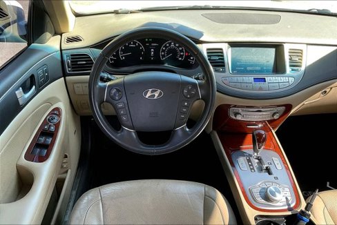 Used 2013 Hyundai Genesis 3.8 w/ Technology Pkg image 5