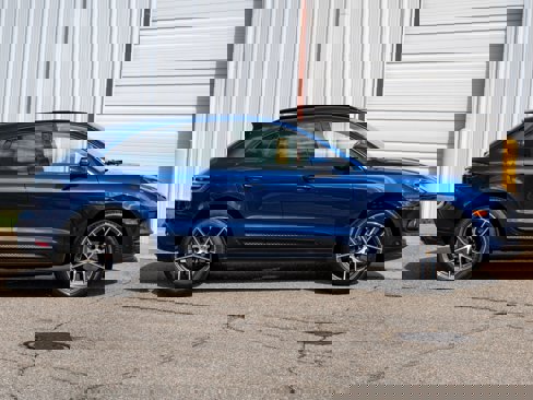 Certified 2024 Porsche Macan image 8