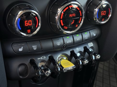 Used 2021 MINI Cooper SE w/ 6.5" Touchscreen Package image 17