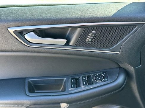 Used 2023 Ford Edge SEL image 18