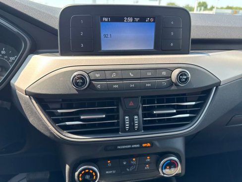 Used 2022 Ford Escape S image 18