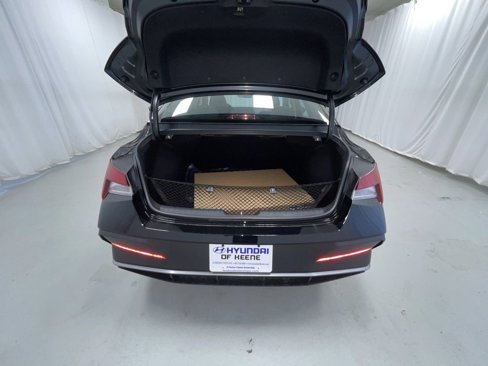 New 2025 Hyundai Elantra SE image 8
