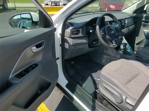 Used 2018 Kia Niro LX image 12