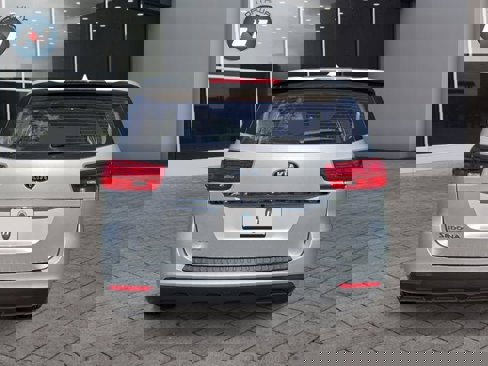 Used 2019 Kia Sedona L image 4