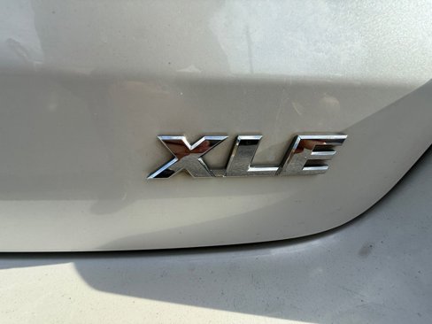 Used 2016 Toyota Highlander XLE image 10