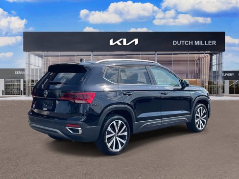 Used 2024 Volkswagen Taos SE image 7