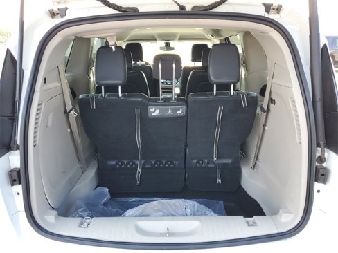 Used 2017 Chrysler Pacifica Touring-L image 8