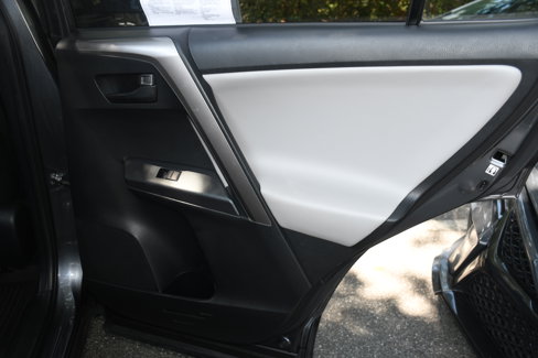 Used 2018 Toyota RAV4 LE image 17