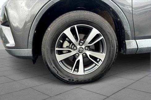 Used 2018 Toyota RAV4 XLE image 10