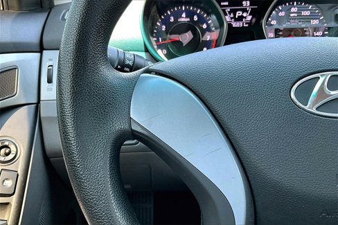 Used 2016 Hyundai Elantra SE image 17