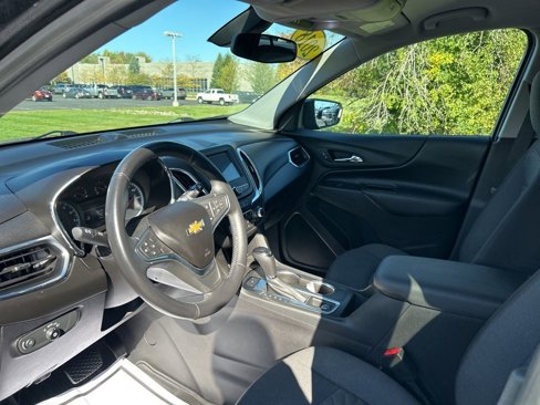 Used 2018 Chevrolet Equinox LT image 2