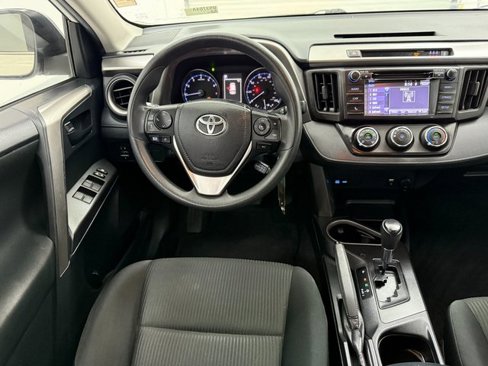 Used 2018 Toyota RAV4 LE image 31