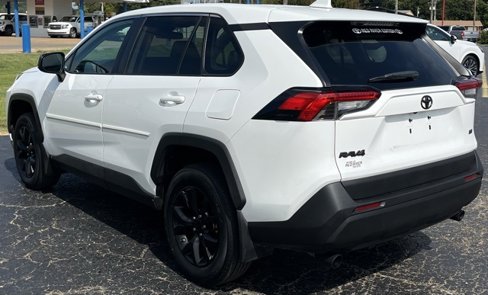 Used 2022 Toyota RAV4 LE image 6