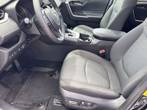 Used 2021 Toyota RAV4 XLE image 13