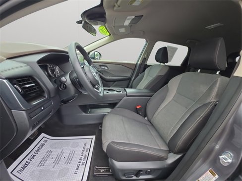 Used 2022 Nissan Rogue SV image 11
