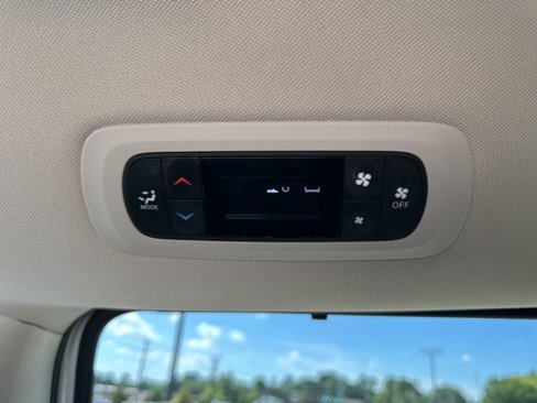 Used 2021 Chrysler Voyager Lxi image 36