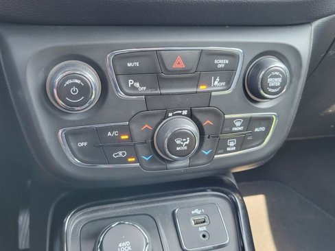 Used 2021 Jeep Compass Limited image 14