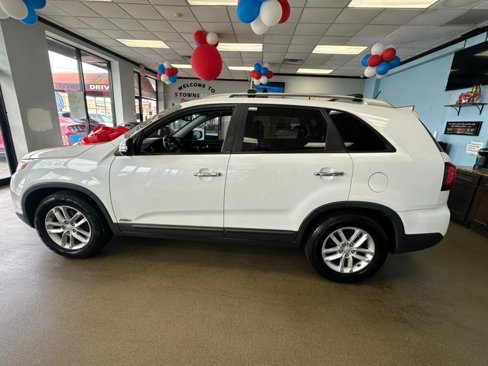 Used 2014 Kia Sorento LX image 9