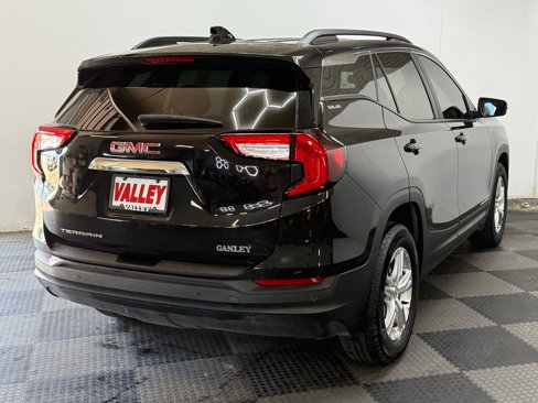 Used 2023 GMC Terrain SLE w/ Driver Convenience Package image 9