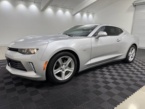 Used 2018 Chevrolet Camaro LT image 3
