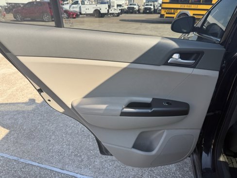 Used 2018 Kia Sportage LX w/ LX Popular Package image 12