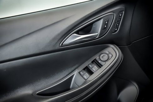 Used 2020 Buick Encore GX Essence w/ Sport Touring Package image 9