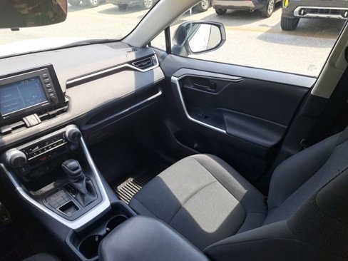 Used 2021 Toyota RAV4 LE image 17