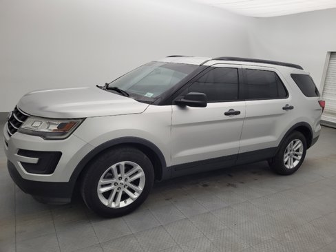 Used 2017 Ford Explorer FWD image 2