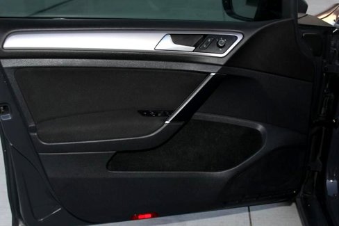 Used 2016 Volkswagen e-Golf SE image 12
