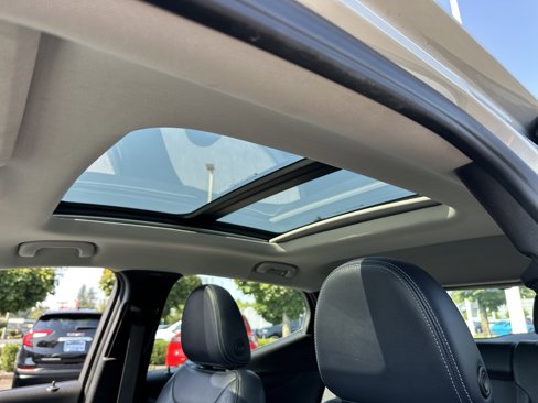 Used 2022 Chevrolet Bolt EUV Premier w/ Sun & Sound Package image 17