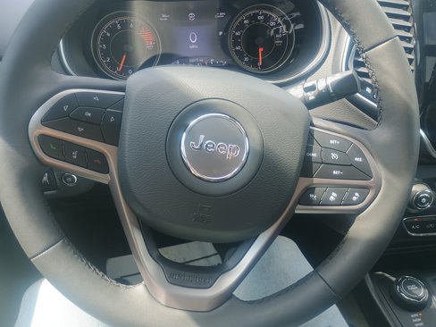 Used 2022 Jeep Cherokee Limited image 23