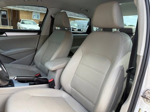 Used 2013 Volkswagen Passat TDI SE image 19