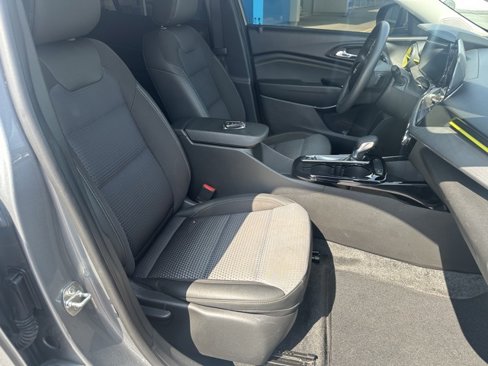 Used 2024 Chevrolet Trax LT image 12