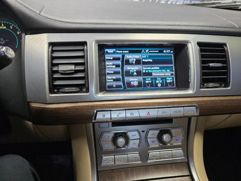 Used 2014 Jaguar XF 3.0 image 23