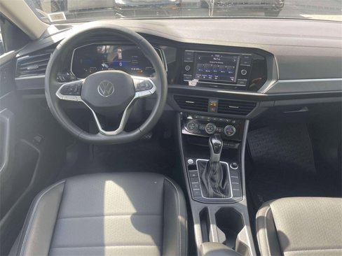 Used 2023 Volkswagen Jetta SE image 12